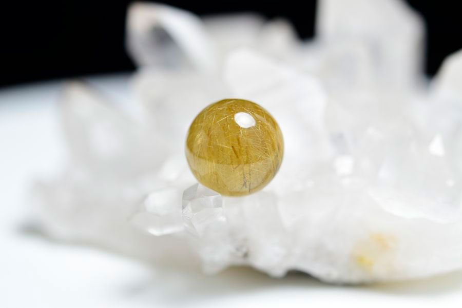 ゴールドルチル　ルチルクォーツ　金針水晶　丸玉　穴なし　金運　財運　スフィア　天然石　パワーストーン