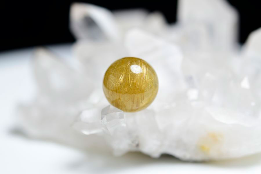 ゴールドルチル　ルチルクォーツ　金針水晶　丸玉　穴なし　金運　財運　スフィア　天然石　パワーストーン