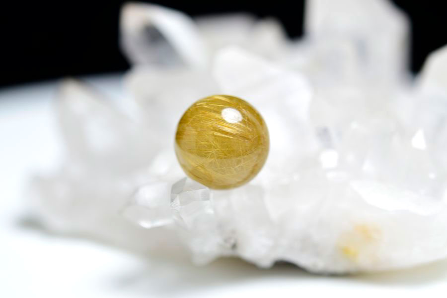 ゴールドルチル　ルチルクォーツ　金針水晶　丸玉　穴なし　金運　財運　スフィア　天然石　パワーストーン
