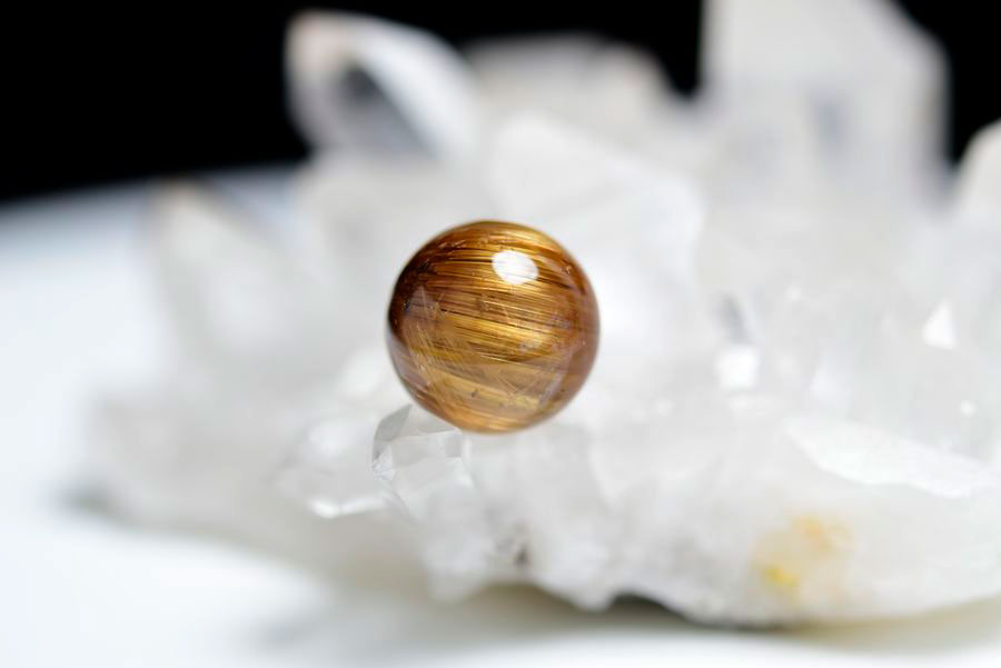 ゴールドルチル　ルチルクォーツ　金針水晶　丸玉　穴なし　金運　財運　スフィア　天然石　パワーストーン