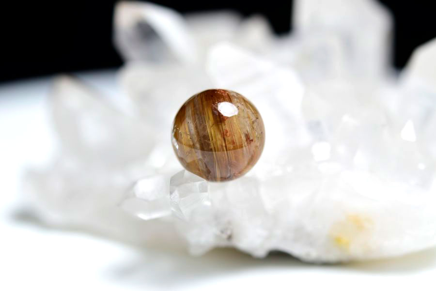 ゴールドルチル　ルチルクォーツ　金針水晶　丸玉　穴なし　金運　財運　スフィア　天然石　パワーストーン