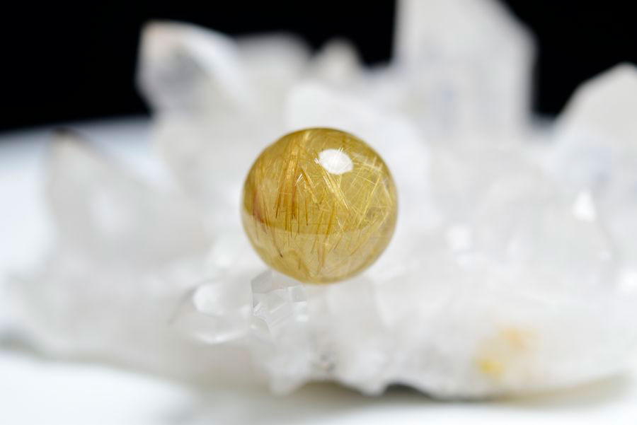 ゴールドルチル　ルチルクォーツ　金針水晶　丸玉　穴なし　金運　財運　スフィア　天然石　パワーストーン