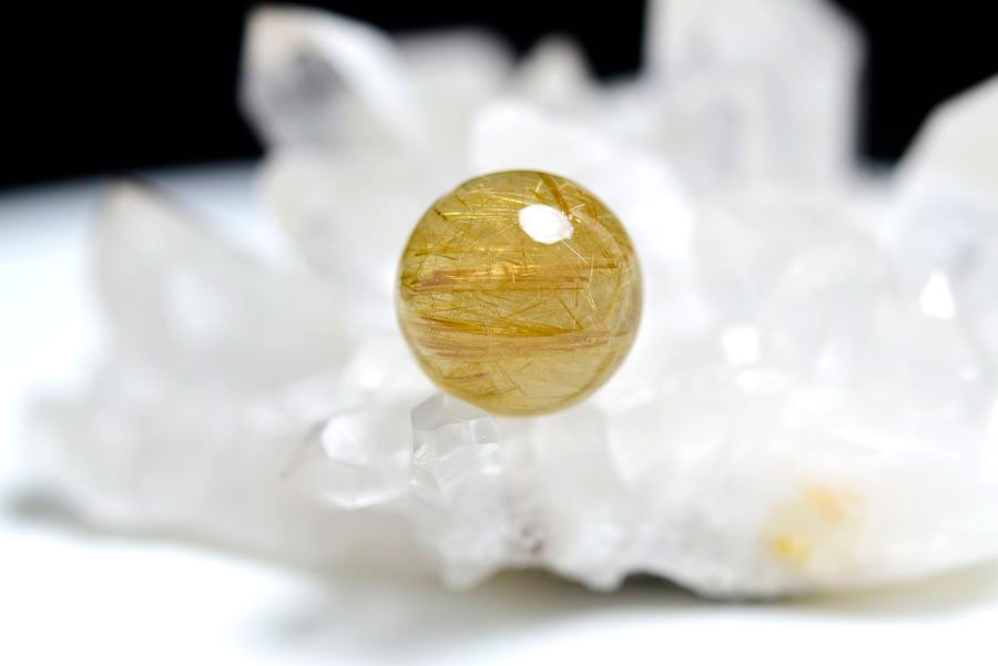 ゴールドルチル　ルチルクォーツ　金針水晶　丸玉　穴なし　金運　財運　スフィア　天然石　パワーストーン