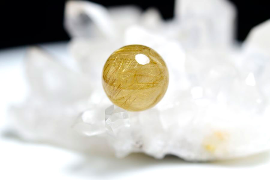 ゴールドルチル　ルチルクォーツ　金針水晶　丸玉　穴なし　金運　財運　スフィア　天然石　パワーストーン