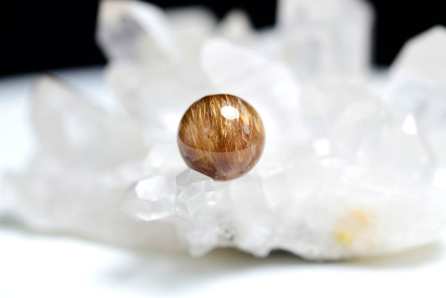 ゴールドルチル　ルチルクォーツ　金針水晶　丸玉　穴なし　金運　財運　スフィア　天然石　パワーストーン
