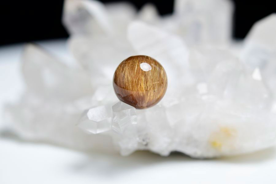 ゴールドルチル　ルチルクォーツ　金針水晶　丸玉　穴なし　金運　財運　スフィア　天然石　パワーストーン