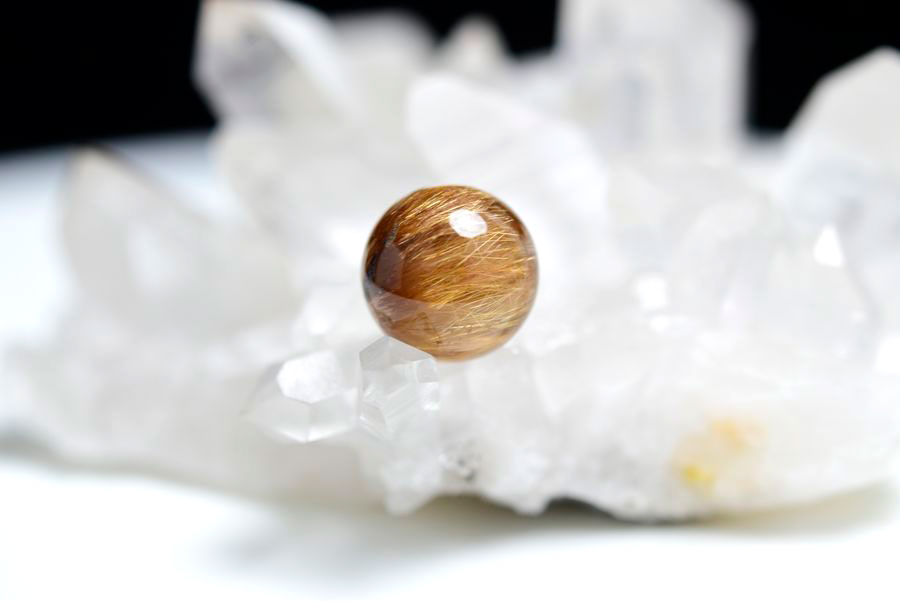 ゴールドルチル　ルチルクォーツ　金針水晶　丸玉　穴なし　金運　財運　スフィア　天然石　パワーストーン
