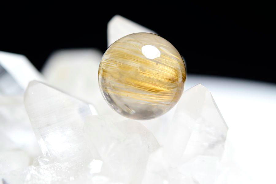 ゴールドルチル　ルチルクォーツ　金針水晶　丸玉　穴なし　金運　財運　スフィア　天然石　パワーストーン