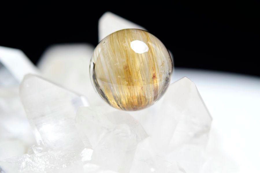 ゴールドルチル　ルチルクォーツ　金針水晶　丸玉　穴なし　金運　財運　スフィア　天然石　パワーストーン