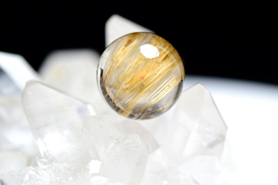 ゴールドルチル　ルチルクォーツ　金針水晶　丸玉　穴なし　金運　財運　スフィア　天然石　パワーストーン