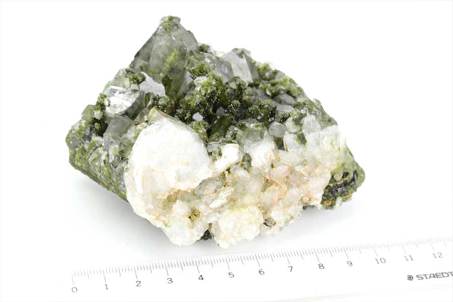 トルコ　ハッカリ産　エピソードクォーツ　Epidote with Quartz　緑簾石　水晶　クラスター　原石　鉱物
