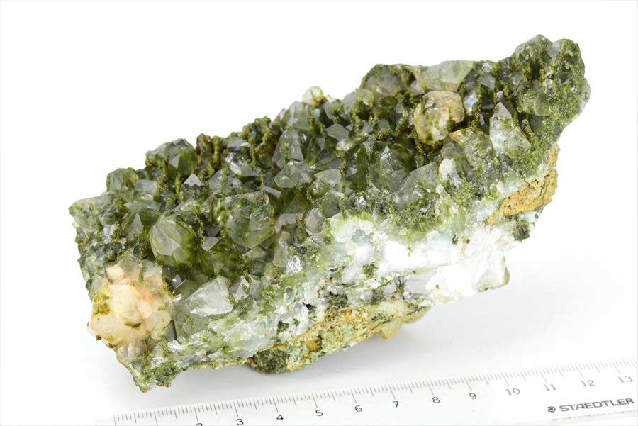 トルコ　ハッカリ産　エピソードクォーツ　Epidote with Quartz　緑簾石　水晶　クラスター　原石　鉱物
