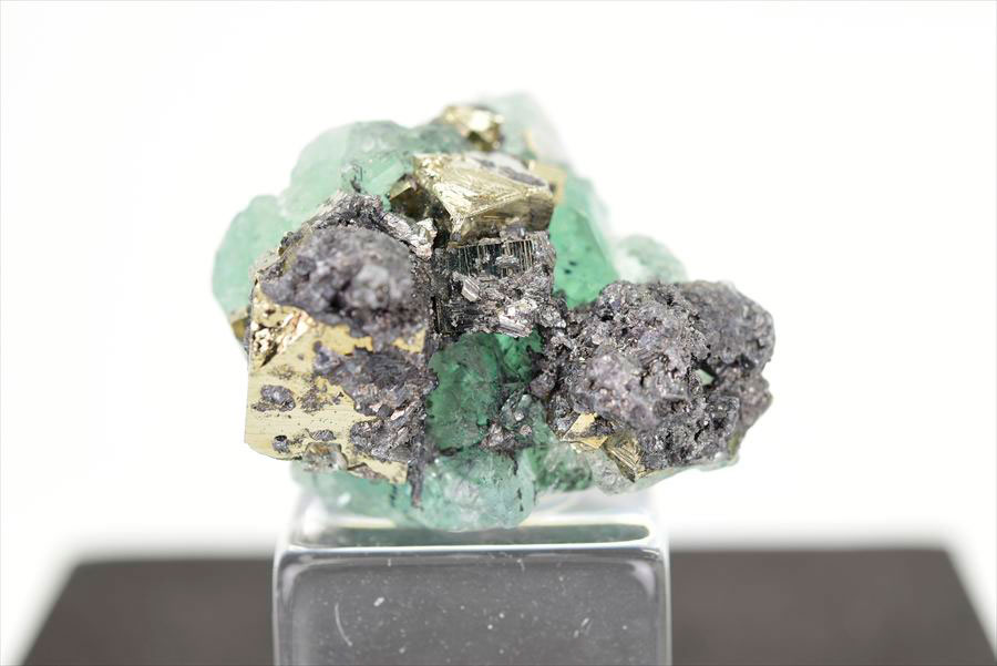 ペルー ミルポ鉱山　フローライト パイライト 共生 蛍光 鉱物 蛍石 黄鉄鉱 Milpo Peru fluorite pyrite