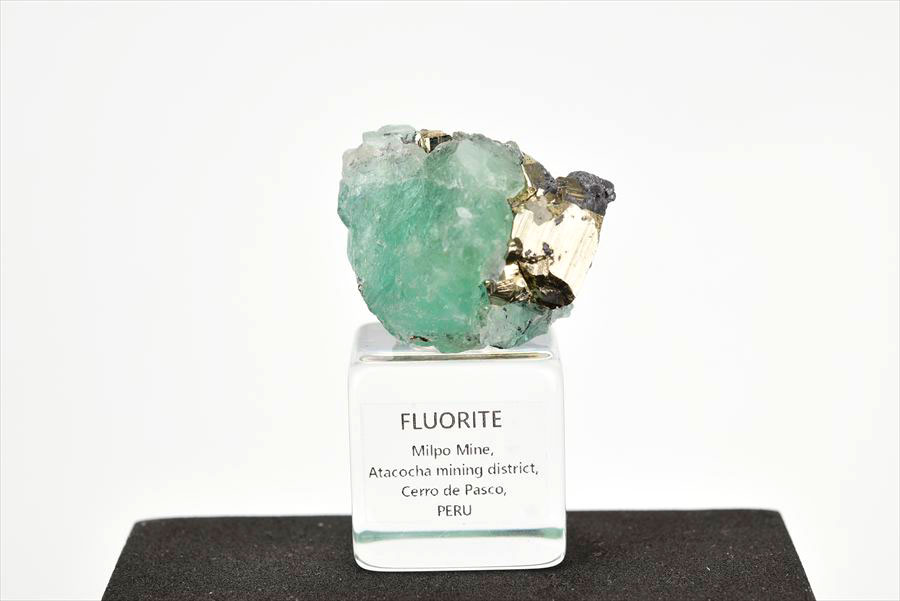 ペルー ミルポ鉱山　フローライト パイライト 共生 蛍光 鉱物 蛍石 黄鉄鉱 Milpo Peru fluorite pyrite