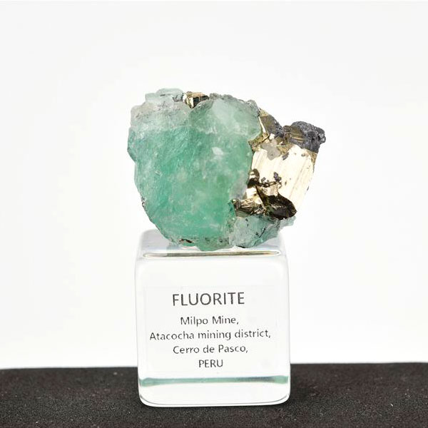 ペルー ミルポ鉱山　フローライト パイライト 共生 蛍光 鉱物 蛍石 黄鉄鉱 Milpo Peru fluorite pyrite