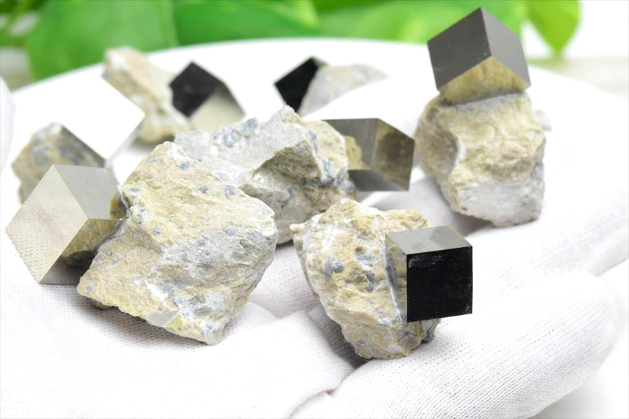 パイライト　スペイン産　ナバフン　ヴィクトリア鉱山　キュービックパイライト　結晶　原石　天然石　パワーストーン