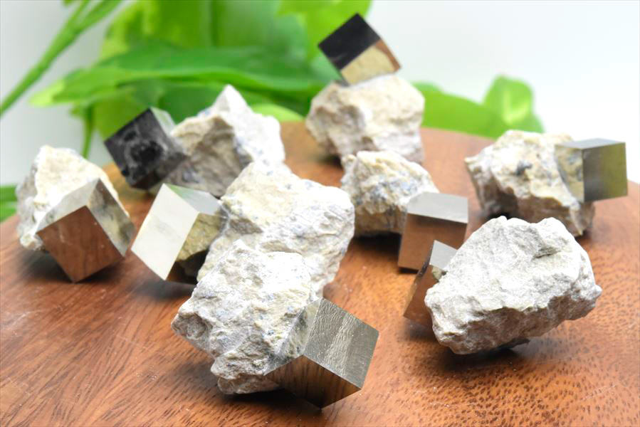 パイライト　スペイン産　ナバフン　ヴィクトリア鉱山　キュービックパイライト　結晶　原石　天然石　パワーストーン