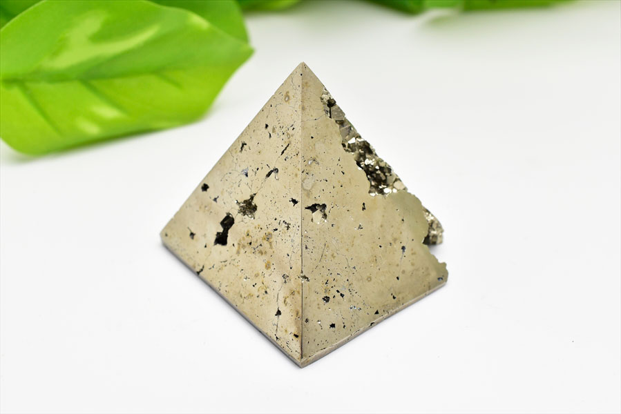 パイライト　黄鉄鉱　ピラミッド　pyrite　pyramid　ワンサラ鉱山　天然石　パワーストーン