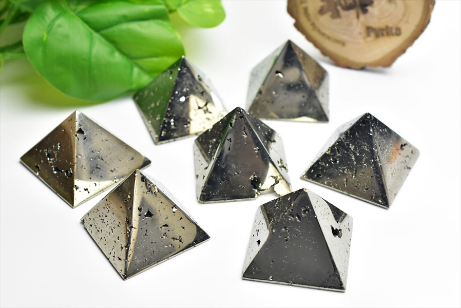 ペルー産 ワンサラ パイライト ピラミッド 原石 鉱物 黄鉄鉱 Huanzala Pyrite 天然石 パワーストーン
