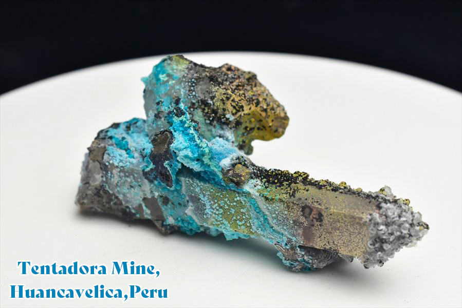 クリソコラクォーツ　クリソコラオンクォーツ　ペルー　ワンカベリカ　テンタドラ鉱山　テンタドーラ鉱山　Peru Huancavelica Tentadora Mine　chrysocolla with quartz　新産鉱物　粒状結晶