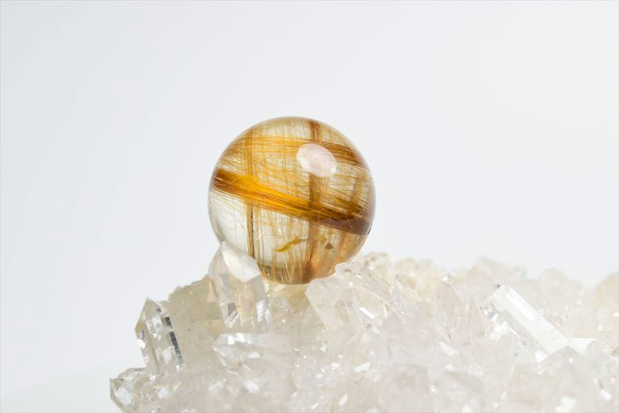 ゴールドルチル　ルチルクォーツ　タイチンルチル　金針水晶　原石　置物　丸玉　天然石　パワーストーン