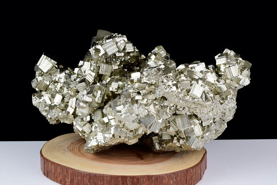 ペルー産　ワンサラ　パイライト　原石　クラスター　黄鉄鉱　特大サイズ　huanzala Pyrite　天然石　パワーストーン