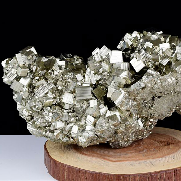 ペルー産　ワンサラ　パイライト　原石　クラスター　特大サイズ　黄鉄鉱　huanzala Pyrite　天然石　パワーストーン