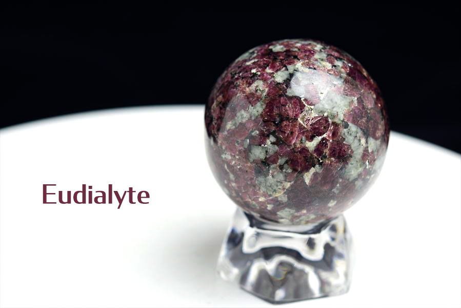 ロシア産　ユーディアライト　ユージアル石　Eudialyte　丸玉　置物　スフィア　天然石　パワーストーン