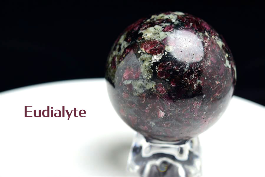 ロシア産　ユーディアライト　ユージアル石　Eudialyte　丸玉　置物　スフィア　天然石　パワーストーン