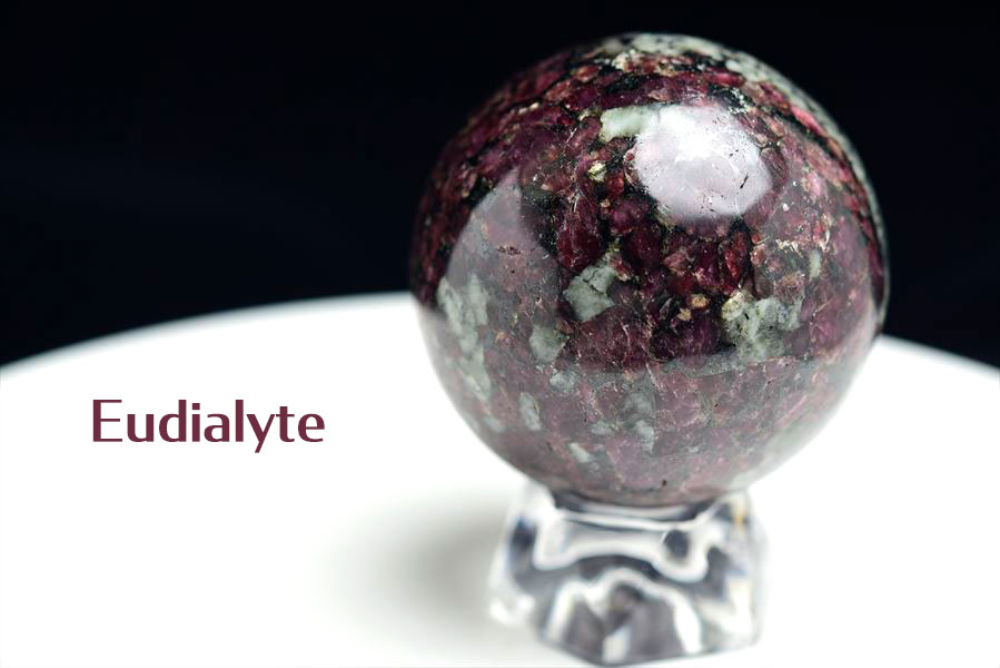 ロシア産　ユーディアライト　ユージアル石　Eudialyte　丸玉　置物　スフィア　天然石　パワーストーン