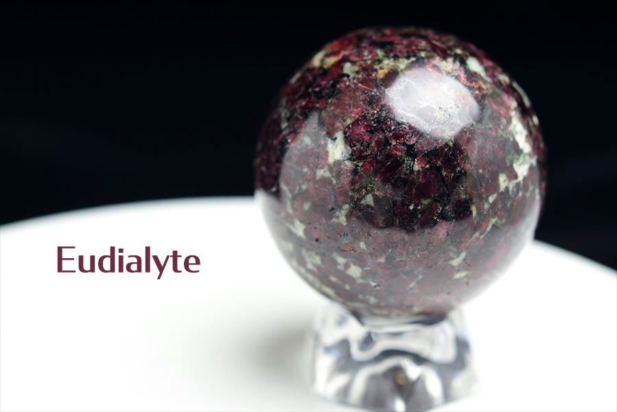 ロシア産　ユーディアライト　ユージアル石　Eudialyte　丸玉　置物　スフィア　天然石　パワーストーン