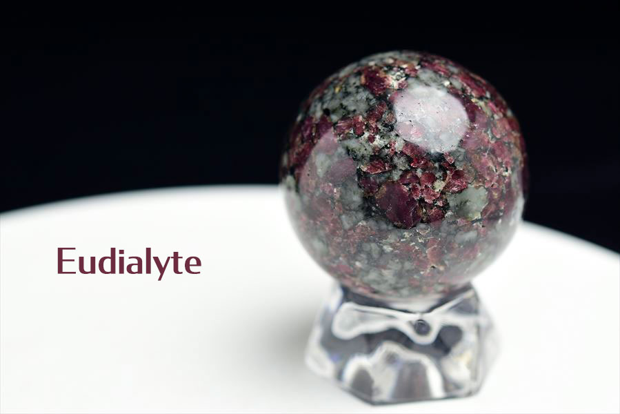 ロシア産　ユーディアライト　ユージアル石　Eudialyte　丸玉　置物　スフィア　天然石　パワーストーン