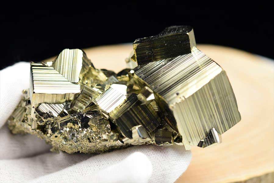 ペルー産　ワンサラ　パイライト　原石　クラスター　立方体結晶　黄鉄鉱　Huanzala Huallanca Pyrite　天然石　パワーストーン