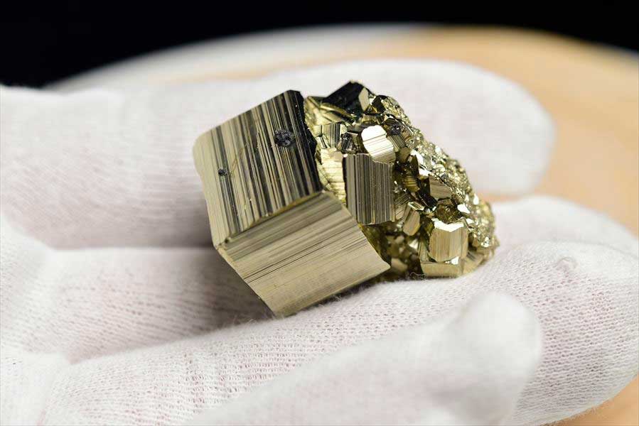 ペルー産　ワンサラ　パイライト　原石　クラスター　立方体結晶　黄鉄鉱　Huanzala Huallanca Pyrite　天然石　パワーストーン
