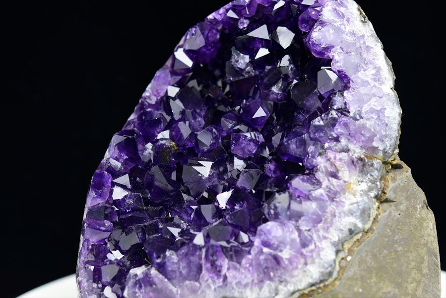 ウルグアイ産 濃紫 アメジストクラスター原石（カットベース・スタンド