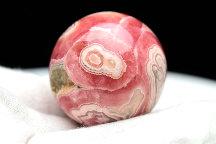 アルゼンチン産 インカローズ 丸玉 置物｜ロードクロサイト｜菱マンガン鉱