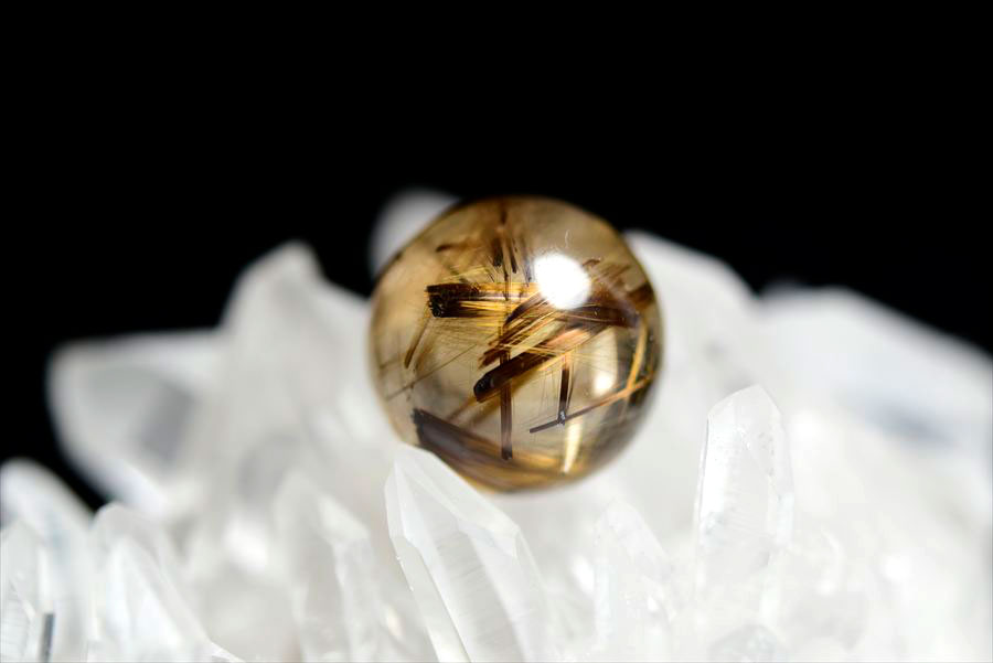 ゴールドルチル　ルチルクォーツ　金針水晶　丸玉　穴なし　金運　財運　スフィア　天然石　パワーストーン