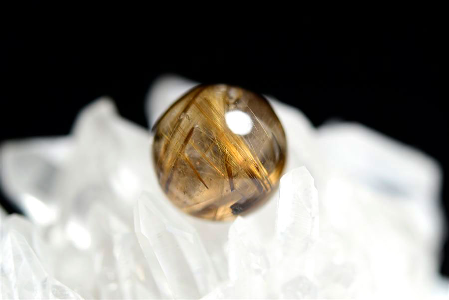 ゴールドルチル　ルチルクォーツ　金針水晶　丸玉　穴なし　金運　財運　スフィア　天然石　パワーストーン