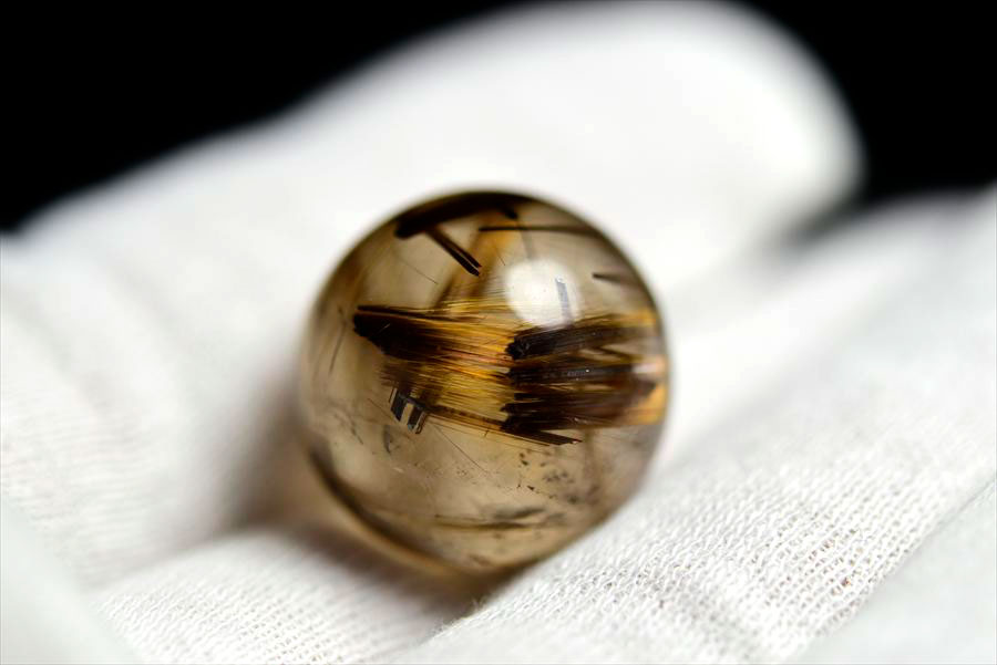 ゴールドルチル　ルチルクォーツ　金針水晶　丸玉　穴なし　金運　財運　スフィア　天然石　パワーストーン