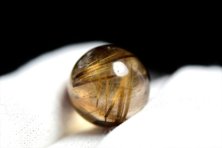 ゴールドルチル　ルチルクォーツ　金針水晶　丸玉　穴なし　金運　財運　スフィア　天然石　パワーストーン