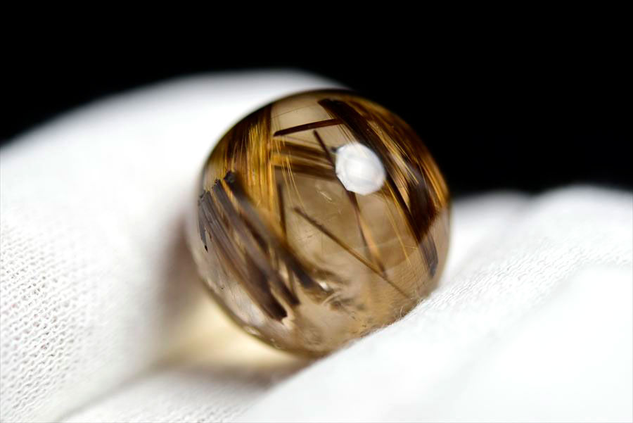 ゴールドルチル　ルチルクォーツ　金針水晶　丸玉　穴なし　金運　財運　スフィア　天然石　パワーストーン