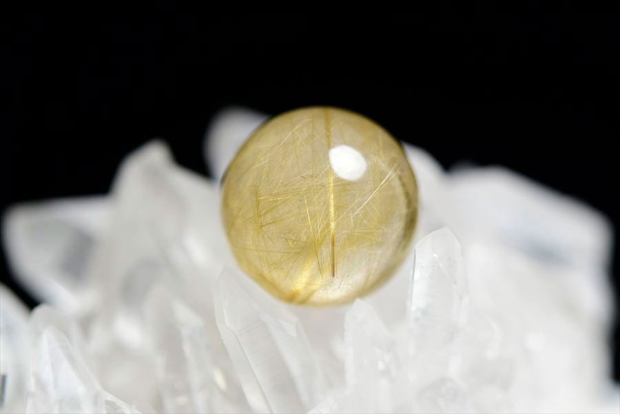 ゴールドルチル　ルチルクォーツ　金針水晶　丸玉　穴なし　金運　財運　スフィア　天然石　パワーストーン