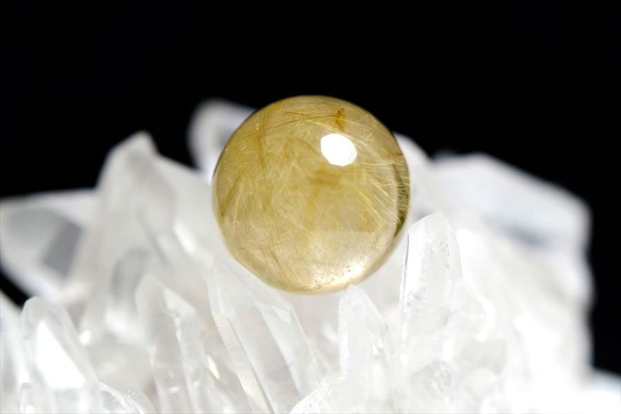ゴールドルチル　ルチルクォーツ　金針水晶　丸玉　穴なし　金運　財運　スフィア　天然石　パワーストーン