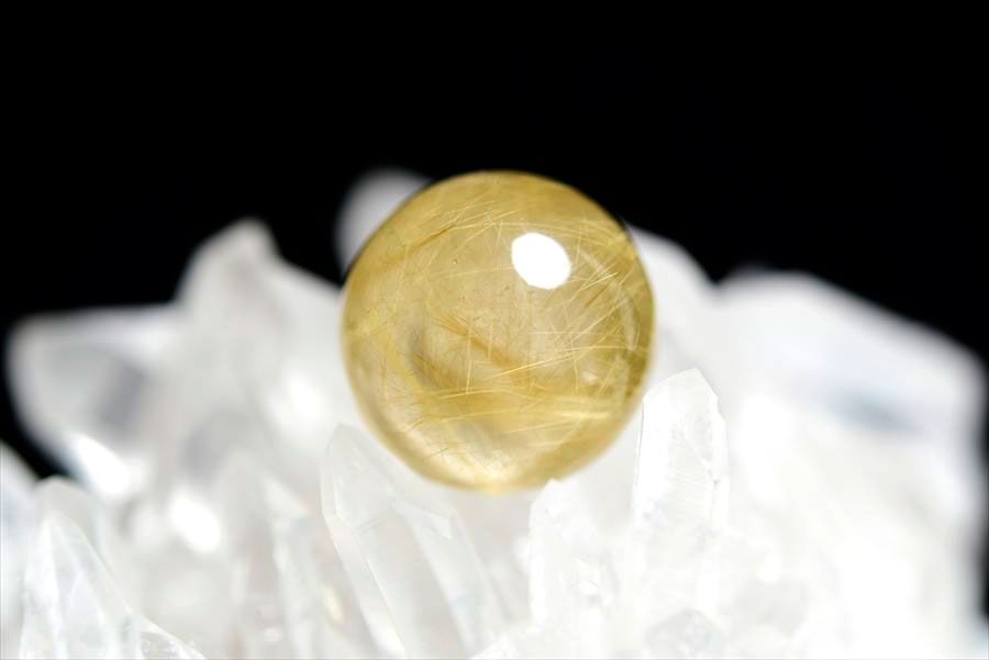 ゴールドルチル　ルチルクォーツ　金針水晶　丸玉　穴なし　金運　財運　スフィア　天然石　パワーストーン