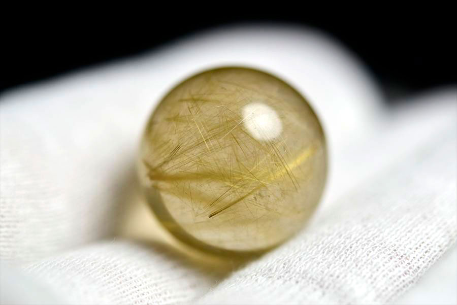ゴールドルチル　ルチルクォーツ　金針水晶　丸玉　穴なし　金運　財運　スフィア　天然石　パワーストーン