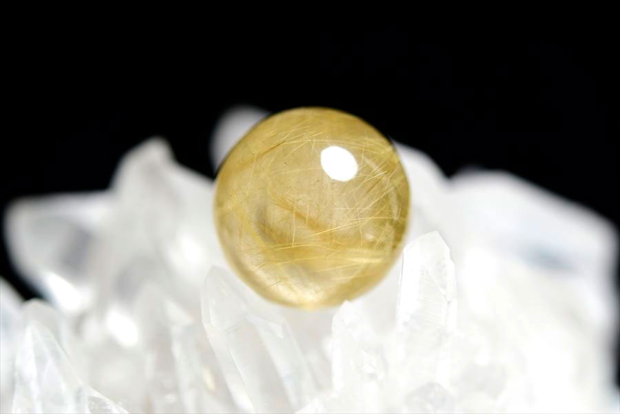ゴールドルチル　ルチルクォーツ　金針水晶　丸玉　穴なし　金運　財運　スフィア　天然石　パワーストーン