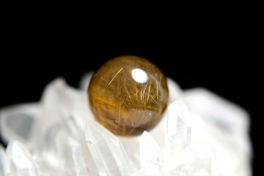 ゴールドルチル　ルチルクォーツ　金針水晶　丸玉　穴なし　金運　財運　スフィア　天然石　パワーストーン