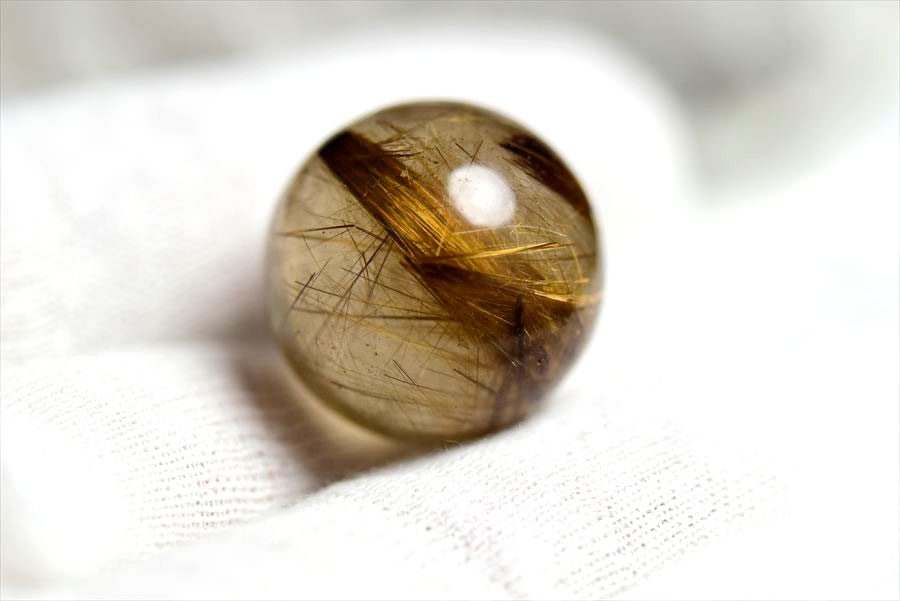 ゴールドルチル　ルチルクォーツ　金針水晶　丸玉　穴なし　金運　財運　スフィア　天然石　パワーストーン