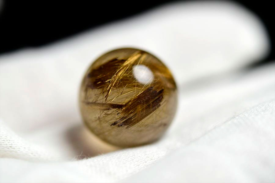 ゴールドルチル　ルチルクォーツ　金針水晶　丸玉　穴なし　金運　財運　スフィア　天然石　パワーストーン