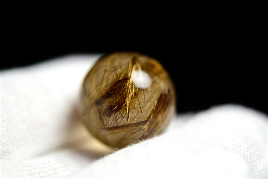 ゴールドルチル　ルチルクォーツ　金針水晶　丸玉　穴なし　金運　財運　スフィア　天然石　パワーストーン